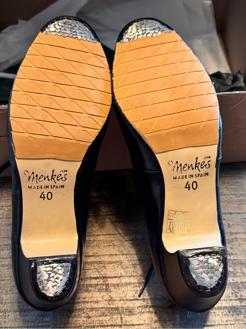 Menkes black leather Flamenco shoes feature a traditional lace-up design Size 40 - Picture 4 of 7